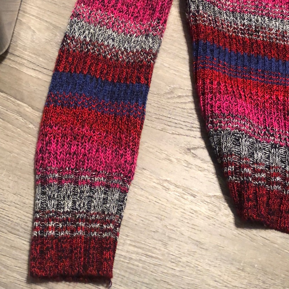 * Express Sweater - Small - Picture 7 of 8